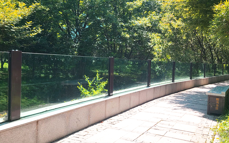 Glass Wall Flood Barriers: A Practical Safety Measure