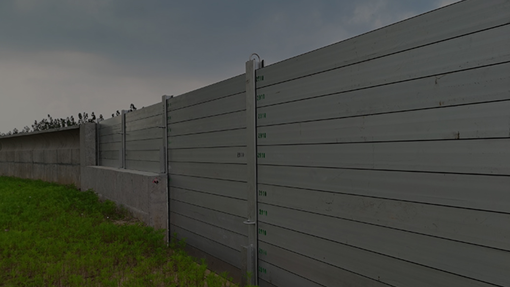 Demountable flood barrier
