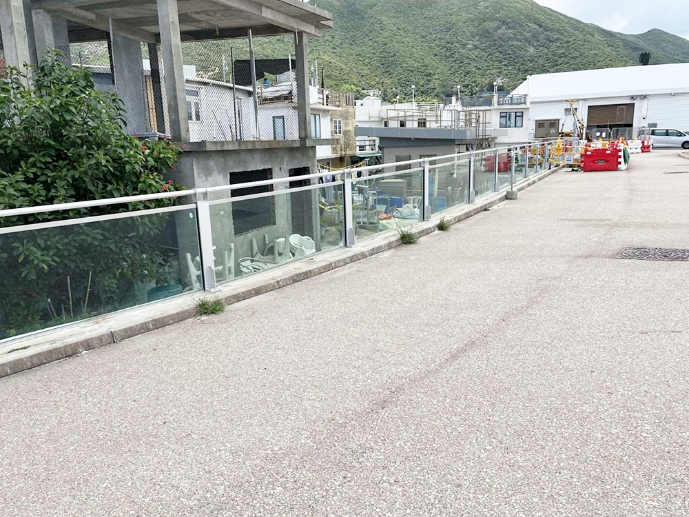 HONGKONG glass flood barrier