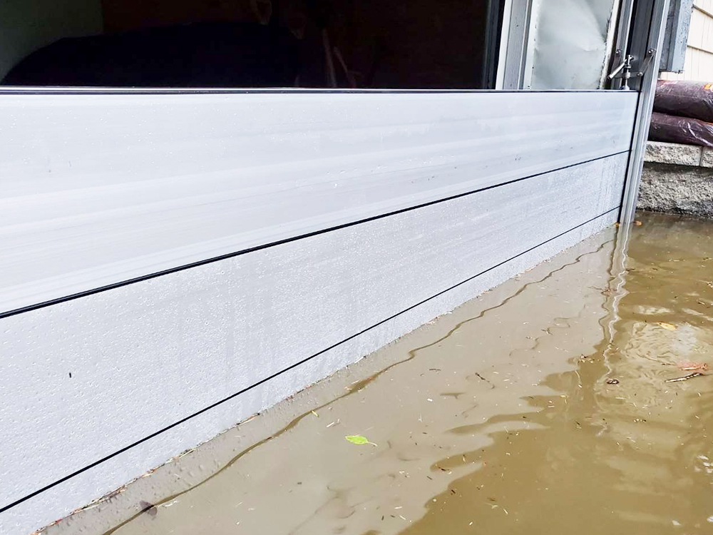 USAIndividual demountable flood barrier