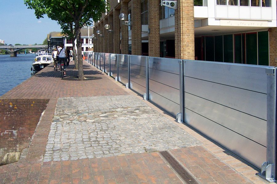 The application of flood control boards in hydraulic engineering