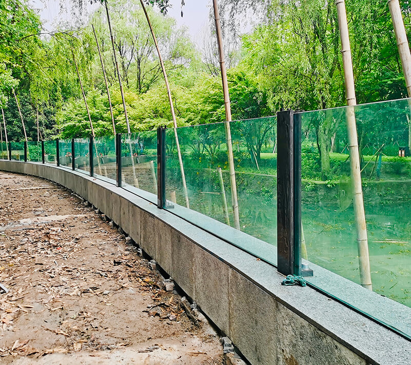 How to balance the dual improvement of building safety and aesthetics with glass flood barriers