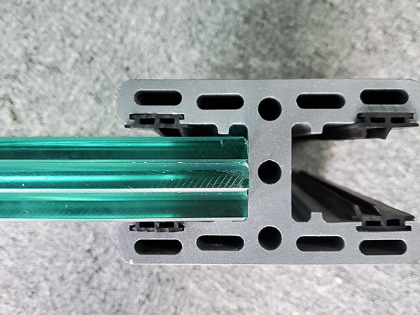 NF-35G-Glass-Wall-Flood-Barrier-06.jpg